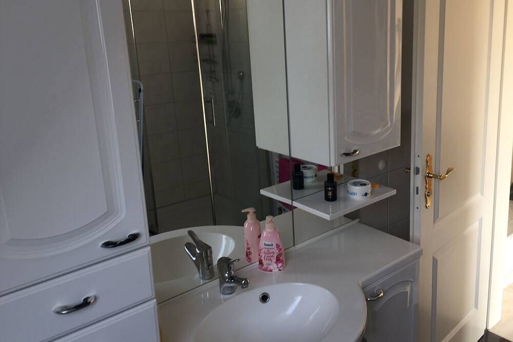 Ganze Wohnung, Stilvoll eingerichtete Wohnung in guter Lage in Rosengarten, Landkreis Harburg