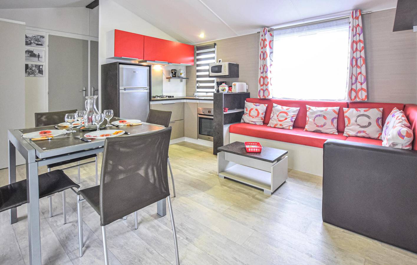 Beachside Mobile Home with WiFi, TV, Parking & Garden in Saint-Benoît-de-l'Aure, Bayeux region