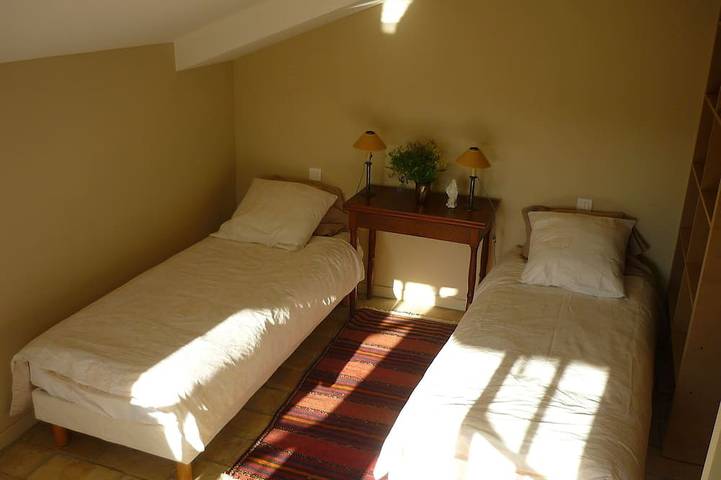 Location de vacances pour 13 personnes, avec jardin et terrasse à Colonzelle - 2