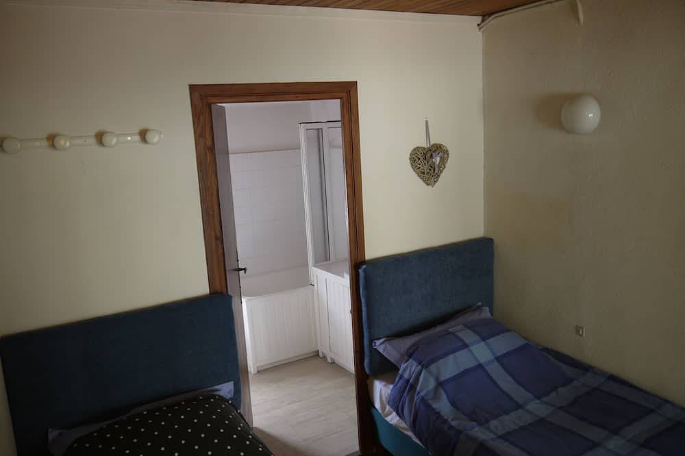 Charmante maison avec joli jardin et rivière Beaume 3 km in Ribes, Parc naturel régional des Monts d'Ardèche