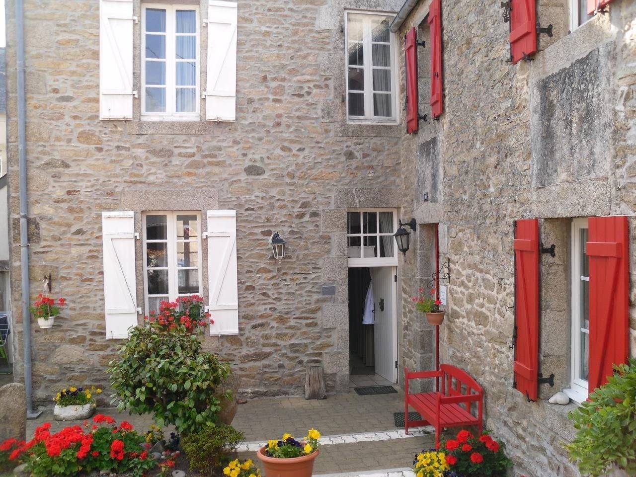 Küstennahes, bretonisches Ferienhaus mit Kamin in Plouguerneau, Région de Brest
