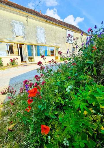 Gîte pour 3 personnes, avec vue et jardin dans Treigny-Perreuse-Sainte-Colombe