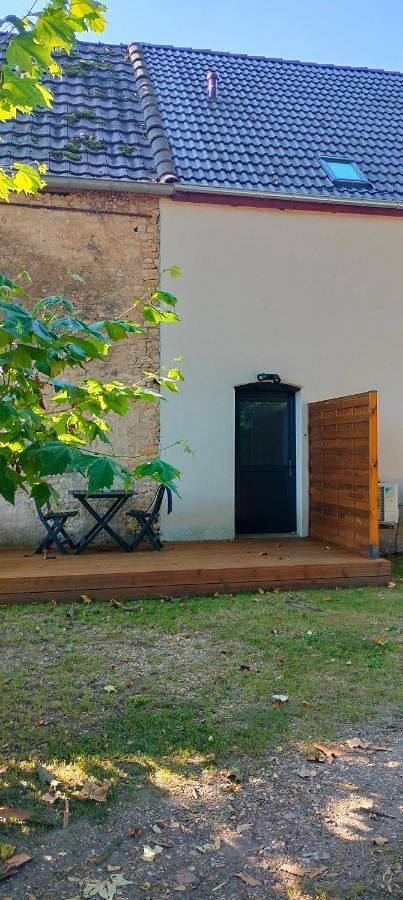 Gîte pour 2 personnes, avec piscine et jardin dans Maxilly-sur-Saône - 2