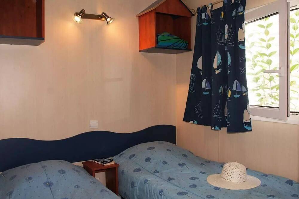 Camping Félix de la bastide *** - Texas. Eco 8 people in Saint-Mitre-les-Remparts, Istres und Umgebung