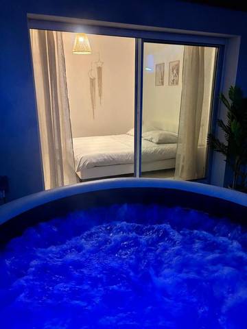 Gîte pour 2 personnes, avec jacuzzi ainsi que terrasse et jardin à Mios