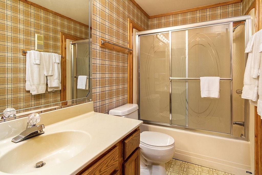 Ganze Wohnung, Powderidge 60: Slope Side, Fireplace, Spacious Deck in Snowshoe, Greenbrier River