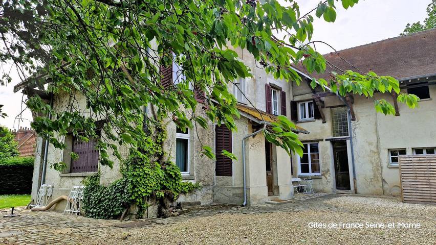 Gîte pour 12 personnes, avec jardin dans Seine-et-Marne - 3