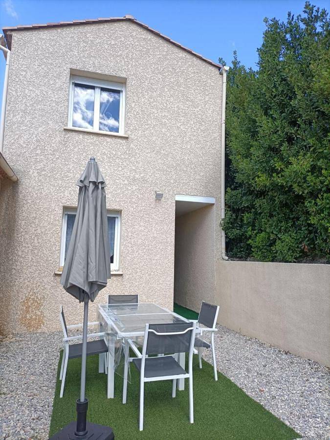 Location de vacances pour 4 personnes, avec vue et piscine à Ribaute-les-Tavernes - 2