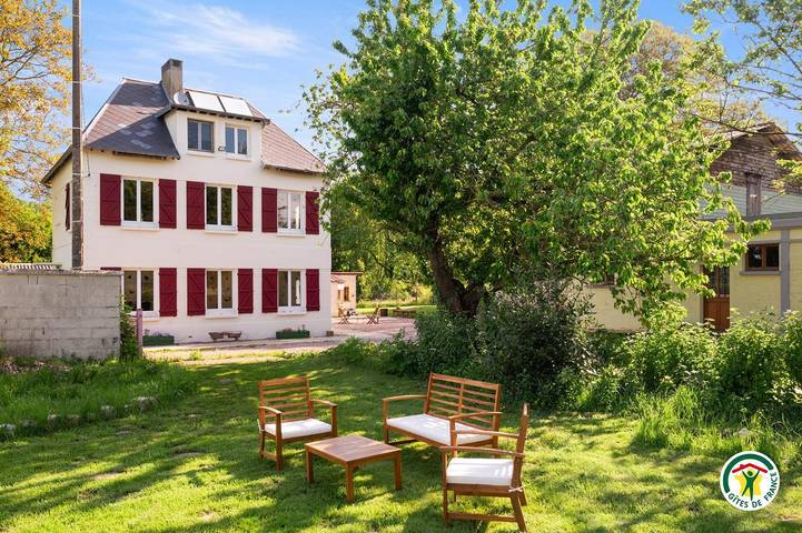 Gîte pour 10 personnes, avec Terrasse ainsi que Jardin et Vue