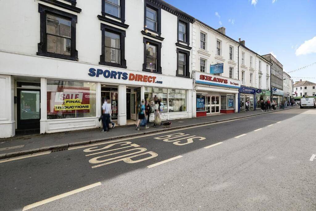 Entire apartment, Three-Bedroom Apartment in Newton Abbot, Devon