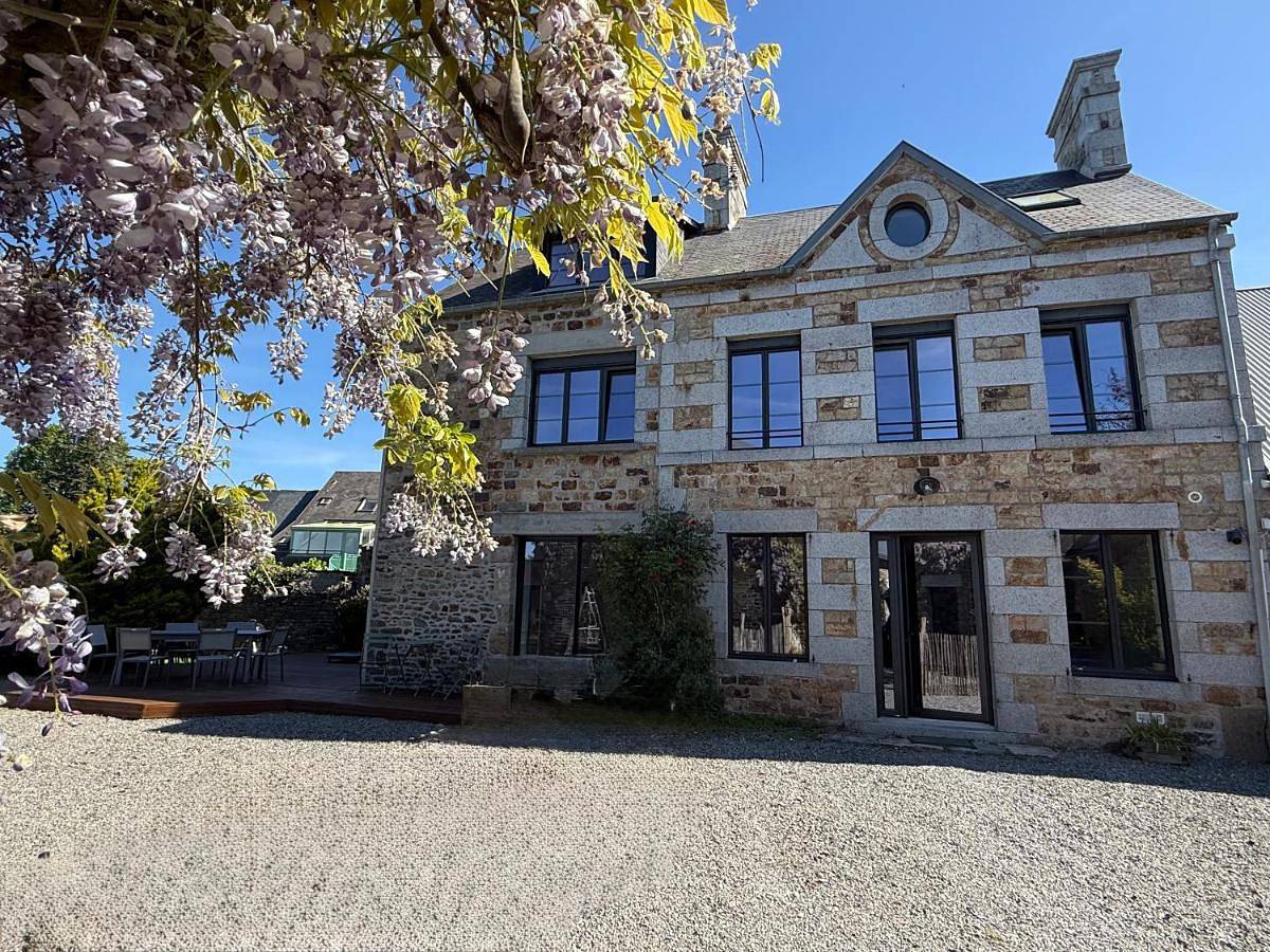 Six-Bedroom House in Dragey-Ronthon, Baie du Mont-Saint-Michel