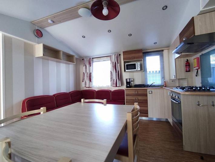 Camping pour 6 personnes, avec bassin pour enfant ainsi que piscine et jardin à Meschers-sur-Gironde - 4