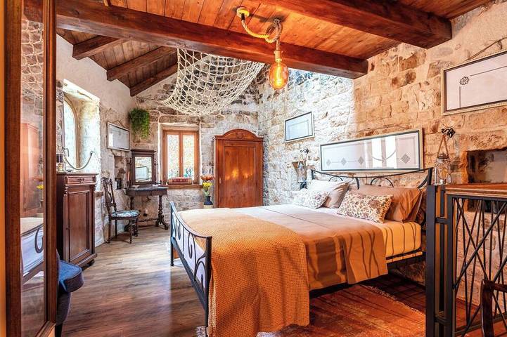 Entire apartment, Traditional apartment in the stone house in the very heart of Trogir in Trogir, Split-Dalmatia