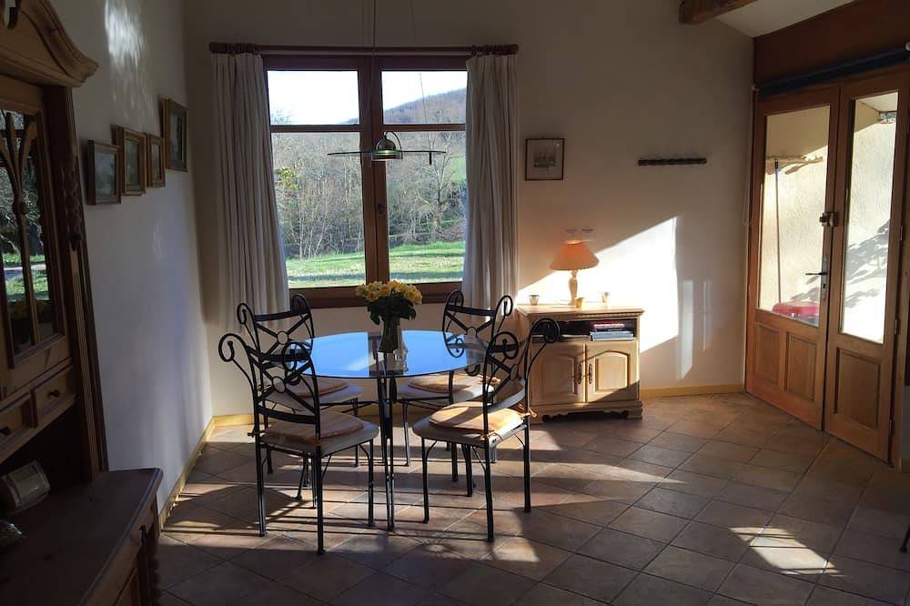 Charmant authentiek gezellig huisje in het hart van het platteland van Quercy in Mauroux, Lot