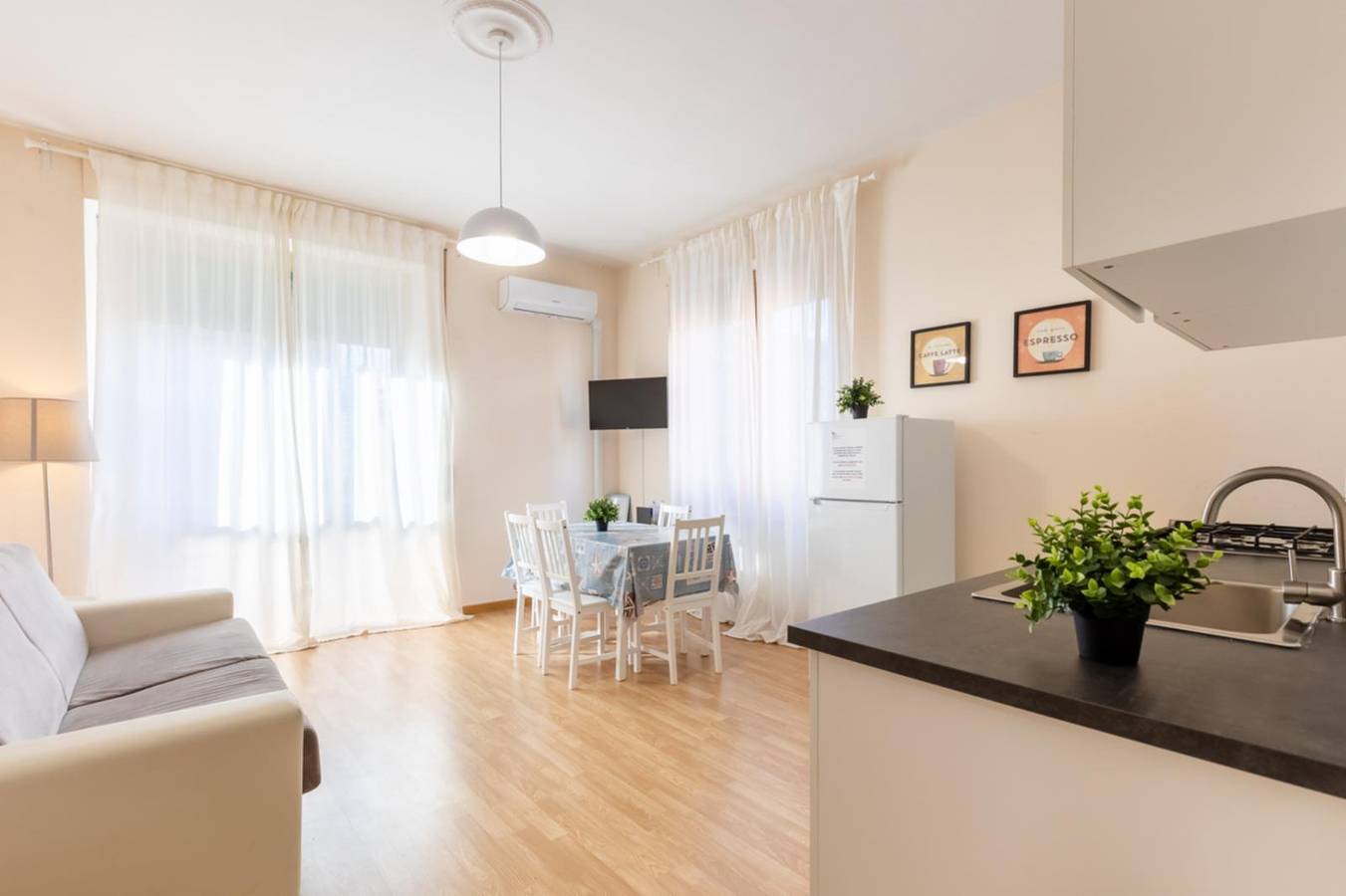 Geheel appartement, Vakantieappartement voor 5 personen met balkon/terras in Rome, Provincie Rome
