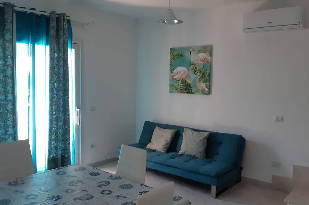 Poolfront townhouse just minutes from the sea in Viddalba, Province de Sassari