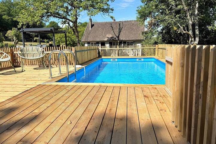 Location de vacances pour 9 personnes, avec jardin à Château-l'Évêque