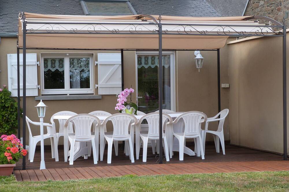5 Mins From Paimpol Brehat, 40 Mins From Cote De Granit Rose. 2 To 12 Adults in Lézardrieux, Pink Granite Coast