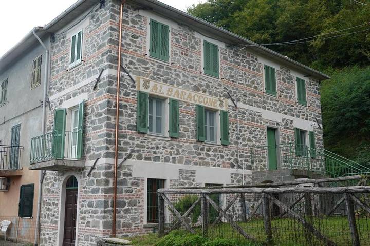 Gîte pour 4 personnes, avec jardin et vue, animaux acceptés à Zeri