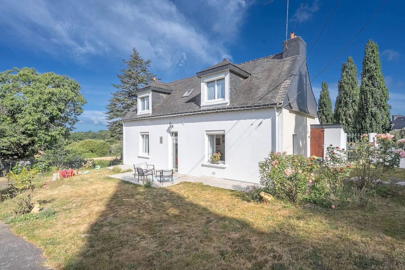 Le calme de la campagne en ville -Maison familiale in Lanester, Côte des Mégalithes