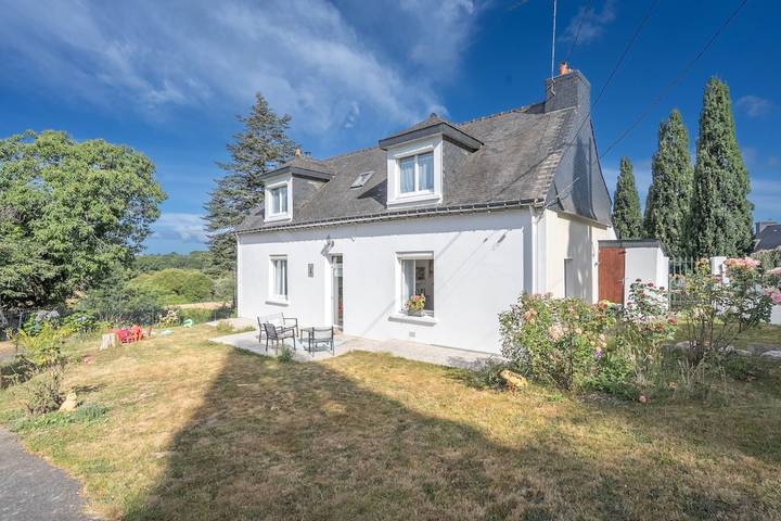 Le calme de la campagne en ville -Maison familiale in Lanester, Côte des Mégalithes