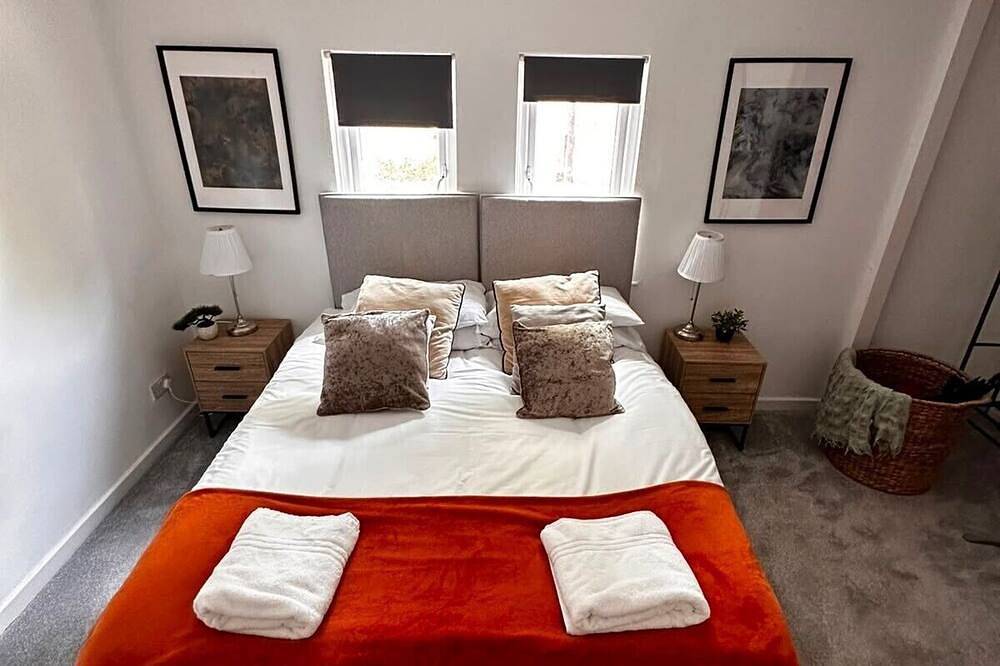House Sleeps 4 with Patio in Warwick, Warwickshire