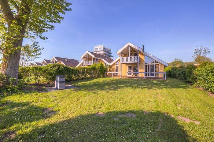 Ferienhaus für 6 Personen, mit Balkon und Whirlpool sowie Terrasse und Garten in Rechlin