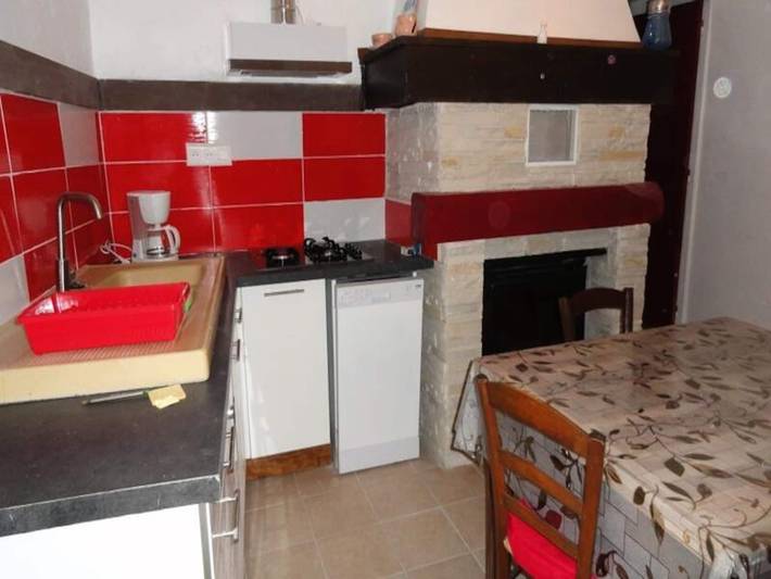 Gîte pour 4 personnes, avec terrasse et piscine, adapté aux familles à Saint-Germain-de-Calberte - 3