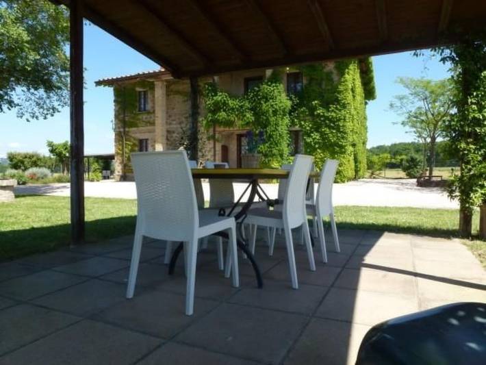 Agriturismo per 5 persone, con piscina e giardino a Torgiano