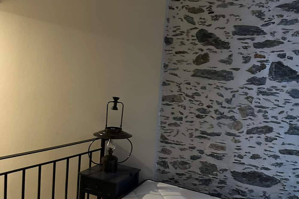 Plomari Geometer House: 1br with Wifi, Ac in Lesbos