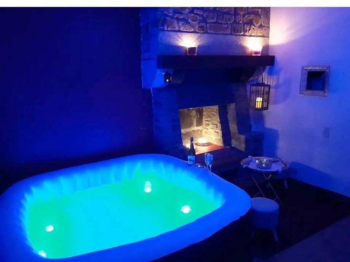 Maison d’hôte pour 7 personnes, avec Jacuzzi ainsi que Terrasse et Jardin à Pleine-Fougères