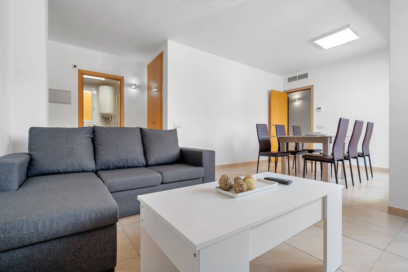 Apartamento entero, Apartamento 'Sara' con terraza privada, Wi-Fi y aire acondicionado in La Aldea, Delta del Ebro