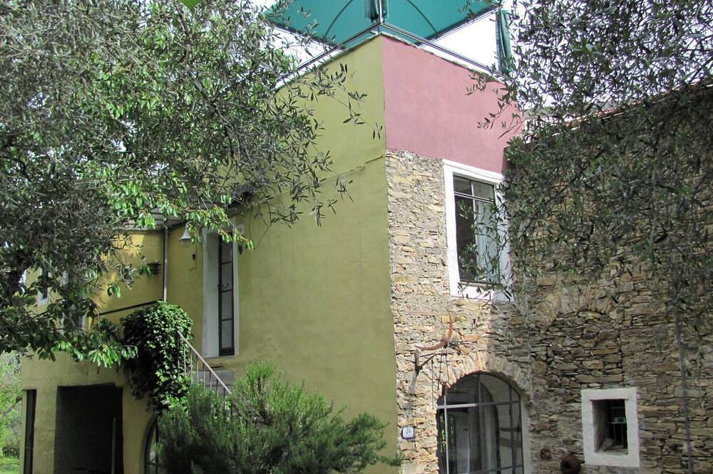 Romantic apartment in the olive grove (1,000 sqm) - Parking space on the property in Trincheri, Dolcedo Gemeinde