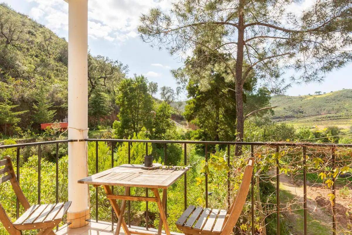 Triple Room with Shared Bathroom in Silves, District de Faro