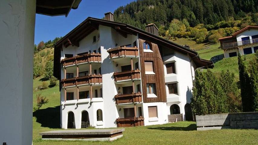 Ferienwohnung für 4 Personen, mit Balkon in Surses