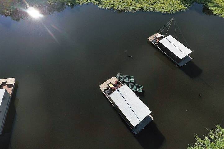 Péniche pour 5 personnes, avec Terrasse et Piscine dans Allier