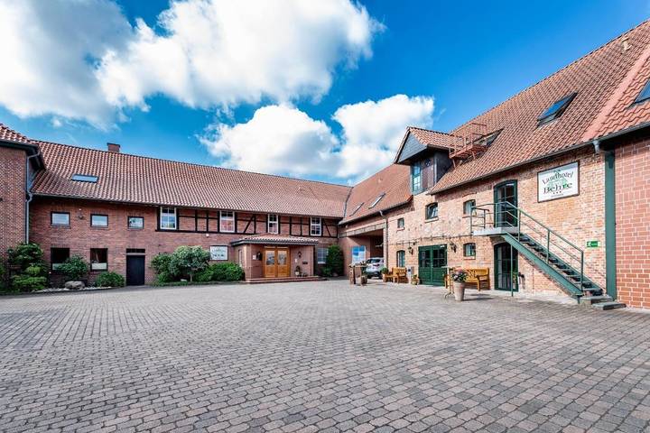 Hotel, mit Terrasse und Garten