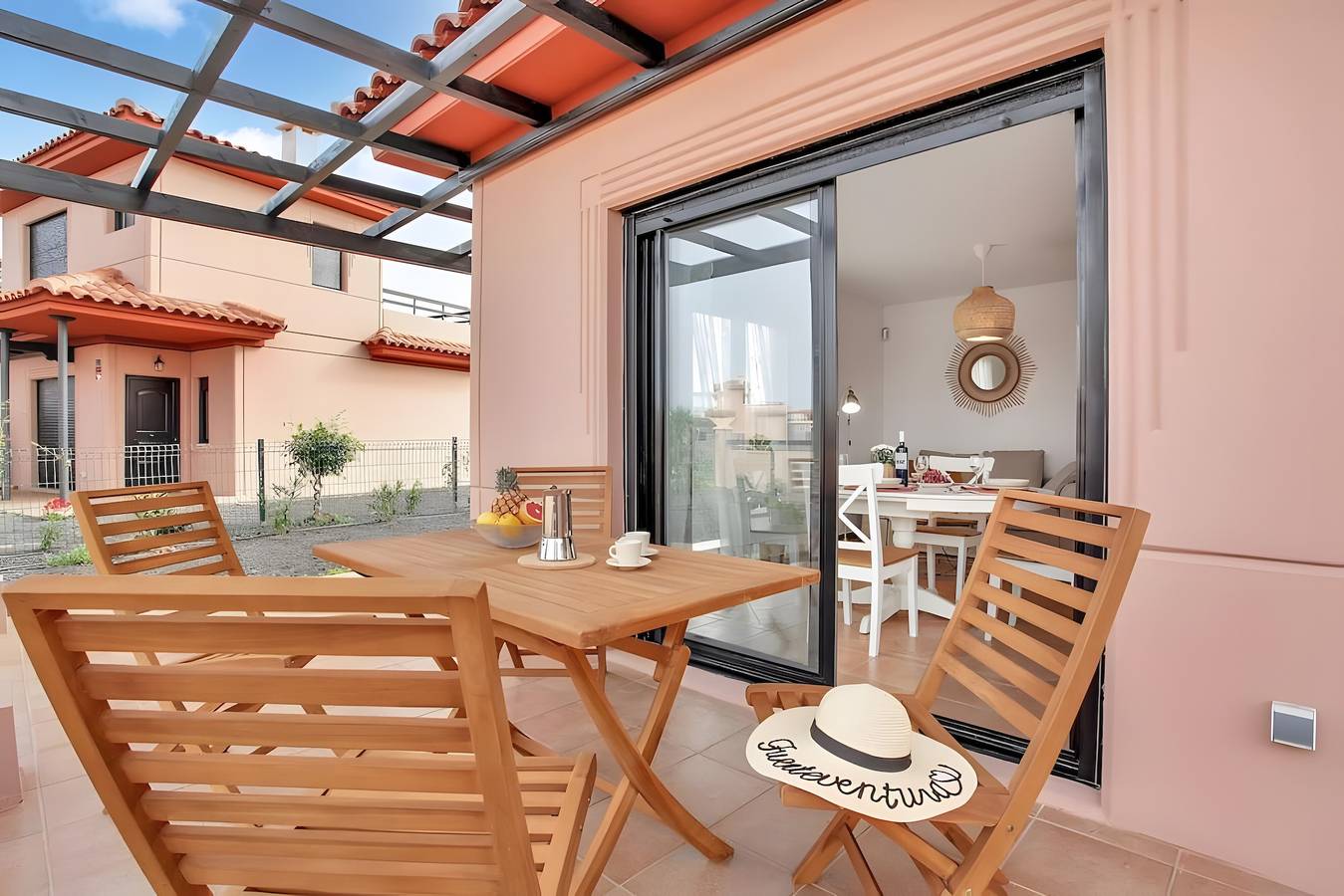 Accommodation 'Casa Bonita Lajares 2' with Shared Pool, Private Terrace and Wi-Fi in La Oliva, Fuerteventura