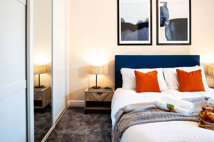 3x Bedroom House (Sleeps 6x) in Warwick, Warwickshire