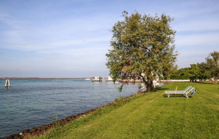 Acogedor apartamento con terraza, aparcamiento y WiFi, cerca del centro y de restaurantes. in Cavallino-Treporti, Laguna di Venezia