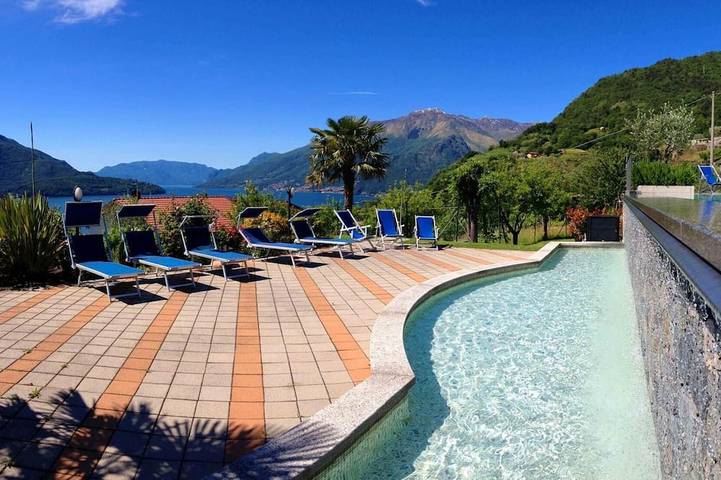 Ferienwohnung für 4 Personen, mit Balkon und Garten sowie Pool, mit Haustier am Comer See