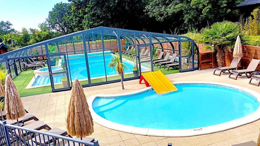 Location de vacances pour 4 personnes, avec piscine et bassin pour enfant ainsi que jacuzzi et jardin dans Plage du Moulin
