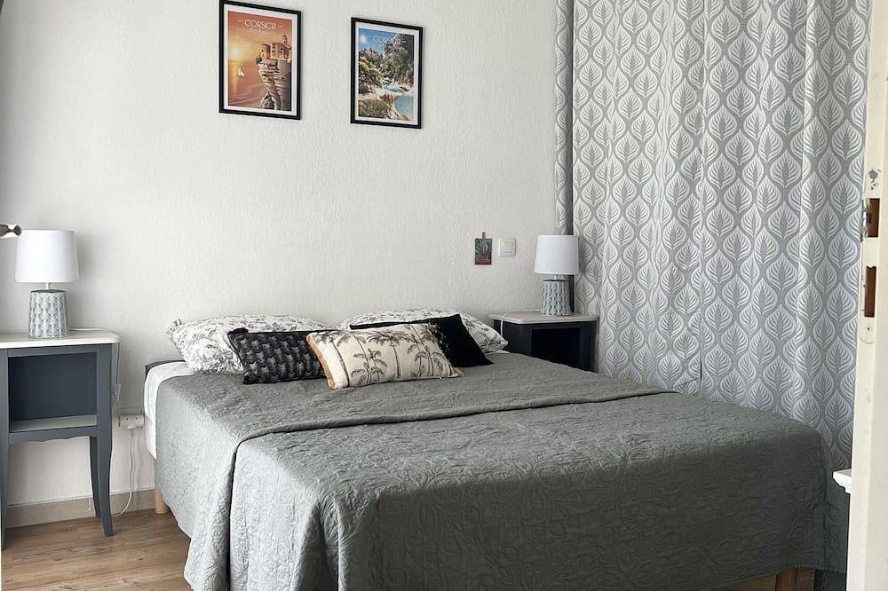 Appartement entier, Hébergement en duplex. Jardin privé. 6 couchages. À moins de 100 m de la plage. in Poggio-Mezzana, Arrondissement de Corte