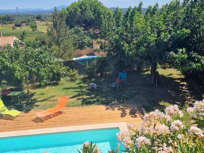 Location de vacances pour 4 personnes, avec piscine ainsi que jardin et vue à Saint-Julien-de-Peyrolas - 3