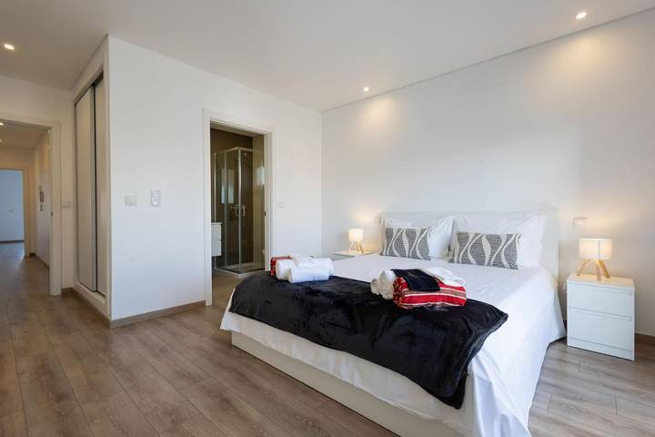 Location de vacances pour 10 personnes, avec jardin ainsi que piscine et vue dans Fernão Ferro - 3