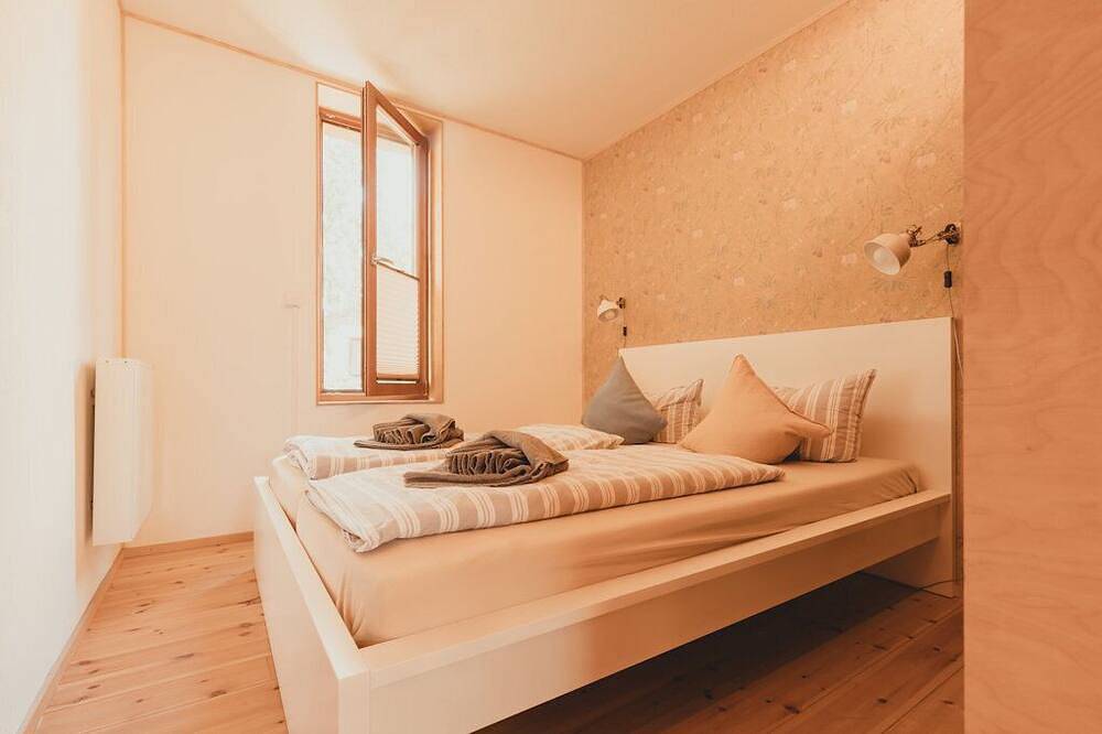 Modernes Holzhaus am Bodden mit zwei kombinierbaren Wohnungen in Loissin, Vorpommern