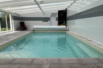 Cottage pour 12 personnes, avec terrasse ainsi que jardin et jacuzzi, animaux acceptés à Maillot