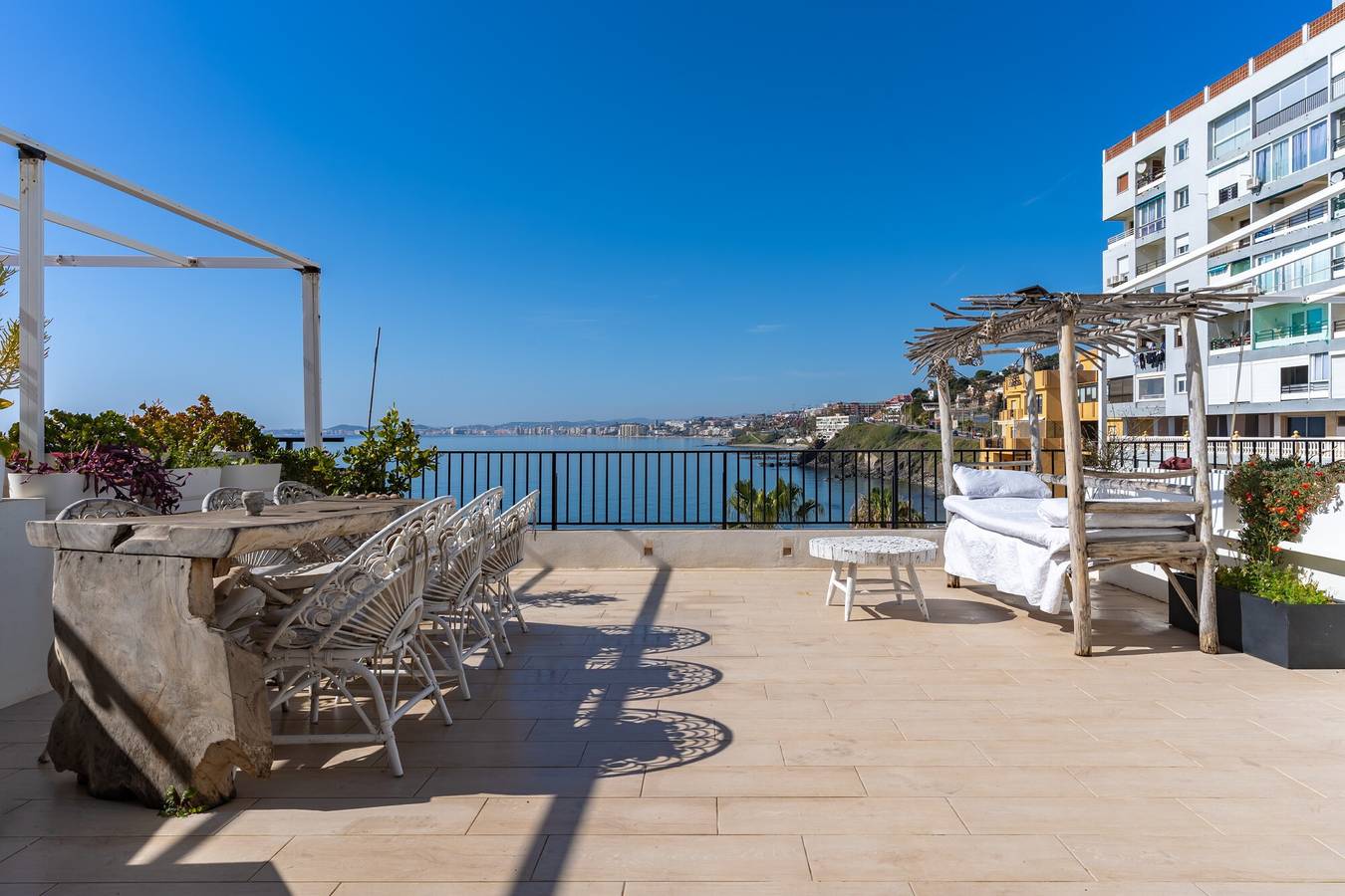 Ganze Wohnung, Apartment 'Duplex Paradies am Meer' mit Meerblick, Wlan und Klimaanlage in Torremuelle, Benalmádena