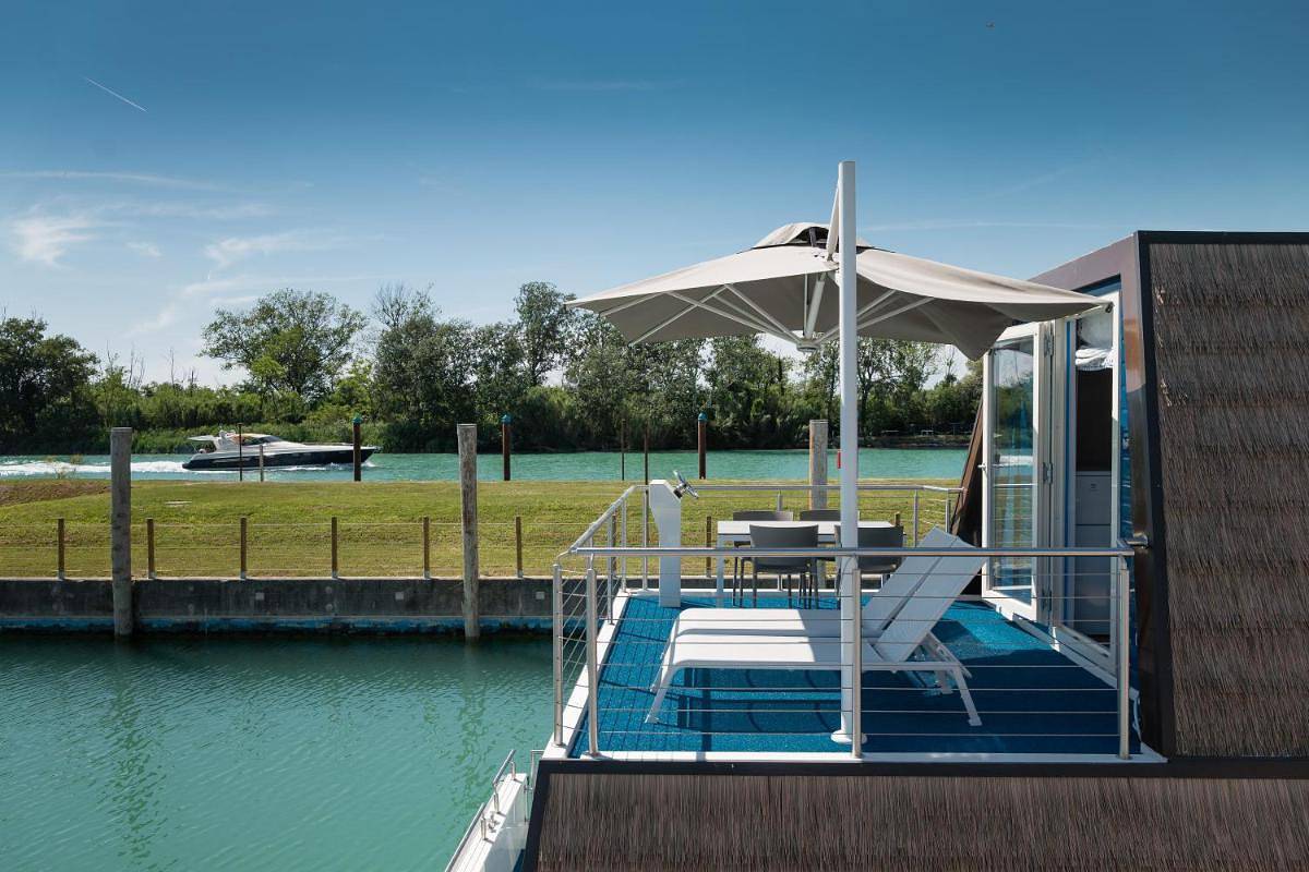 Ruhiges Marina Azzurra Resort House mit 2 Schlafzimmern für 6 Personen in Lignano Sabbiadoro, Udine Provinz