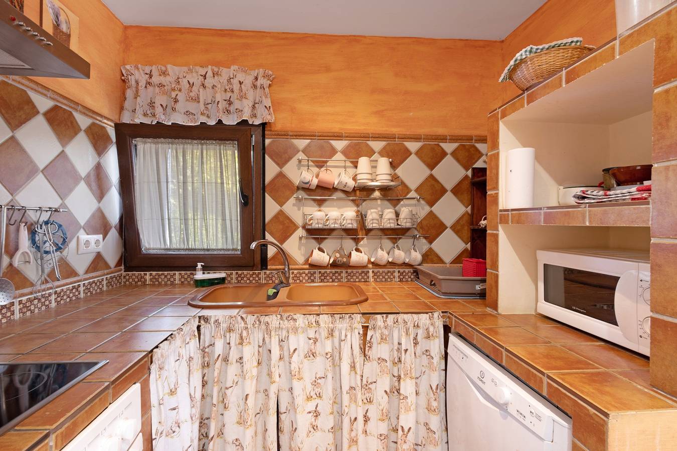 Casa Rural voor 12-15 personen met omheinde tuin, barbecue en huisdieren welkom nabij Calamocha in Calamocha, Teruel en omgeving